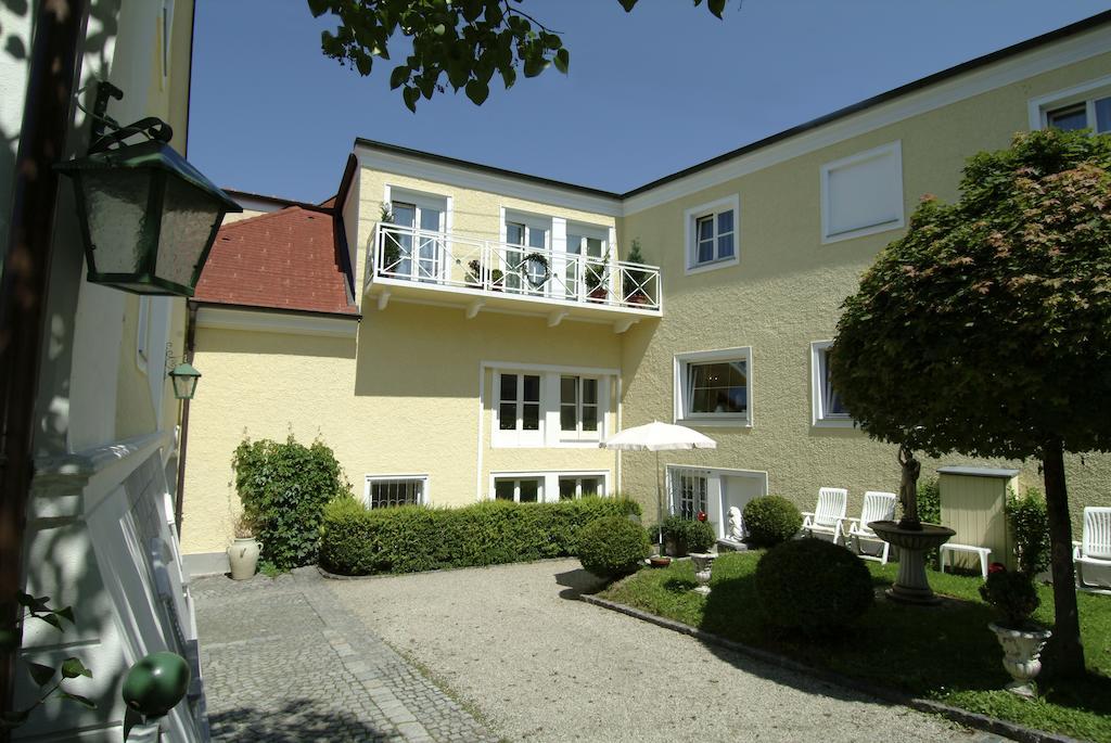 Hotel Biedermeier Hof Шердинг Экстерьер фото