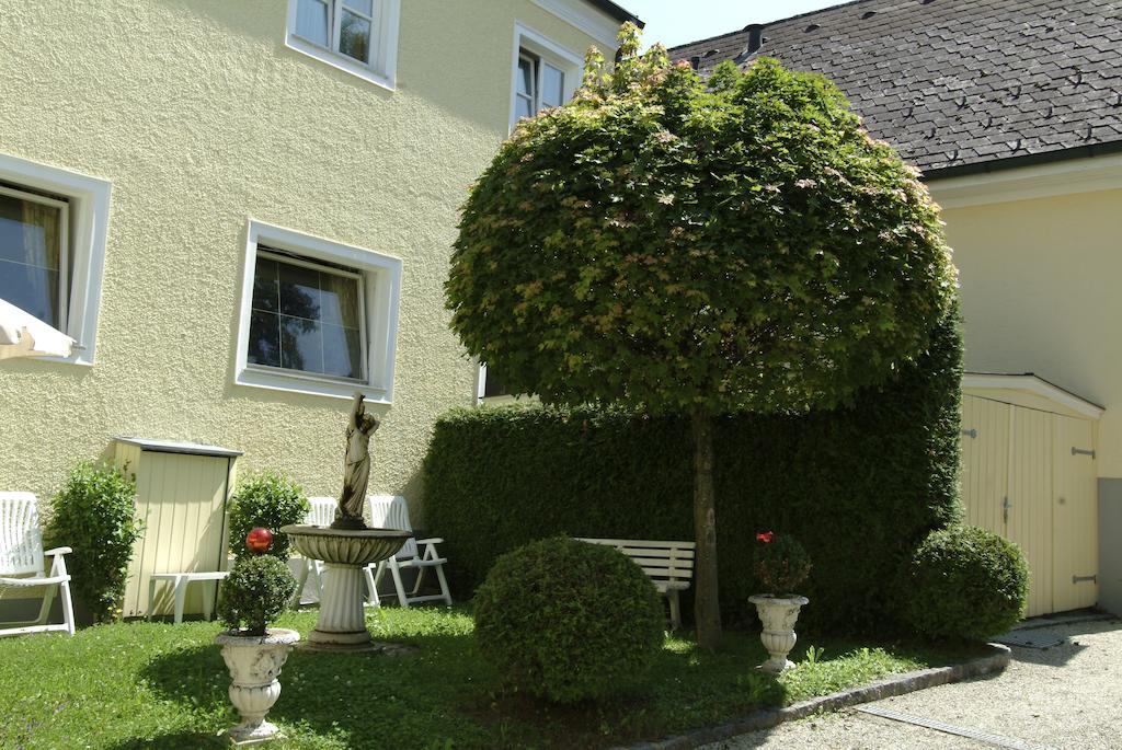 Hotel Biedermeier Hof Шердинг Экстерьер фото